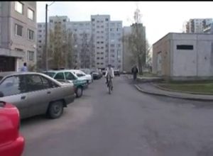 Папик с друзьями поимел на пьянке свою приёмную дочурку